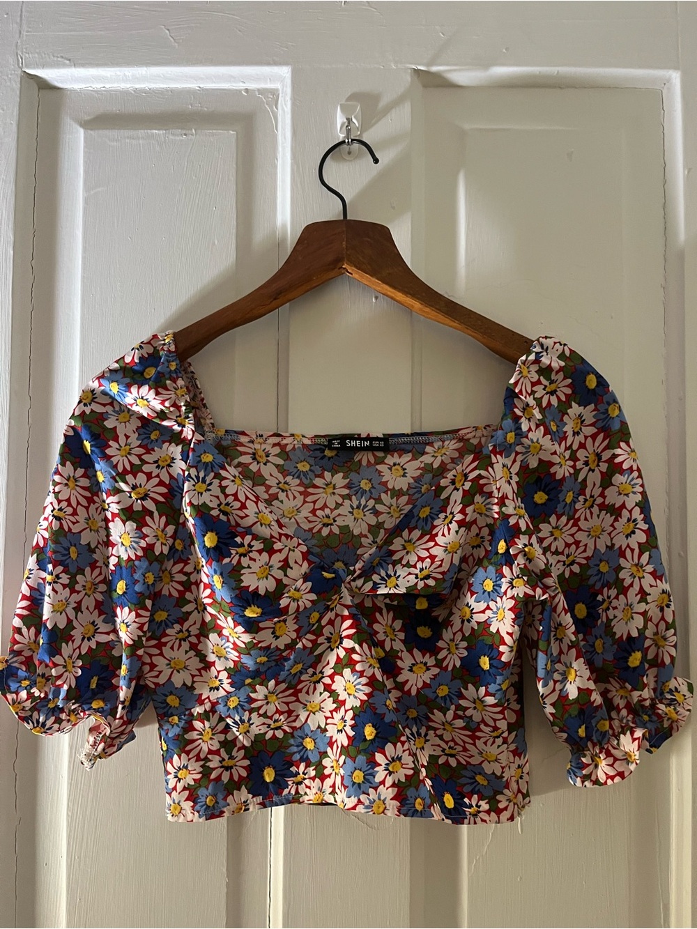 SHEIN Blue Floral Puff-Sleeve Crop Top with White & Yellow Daisies